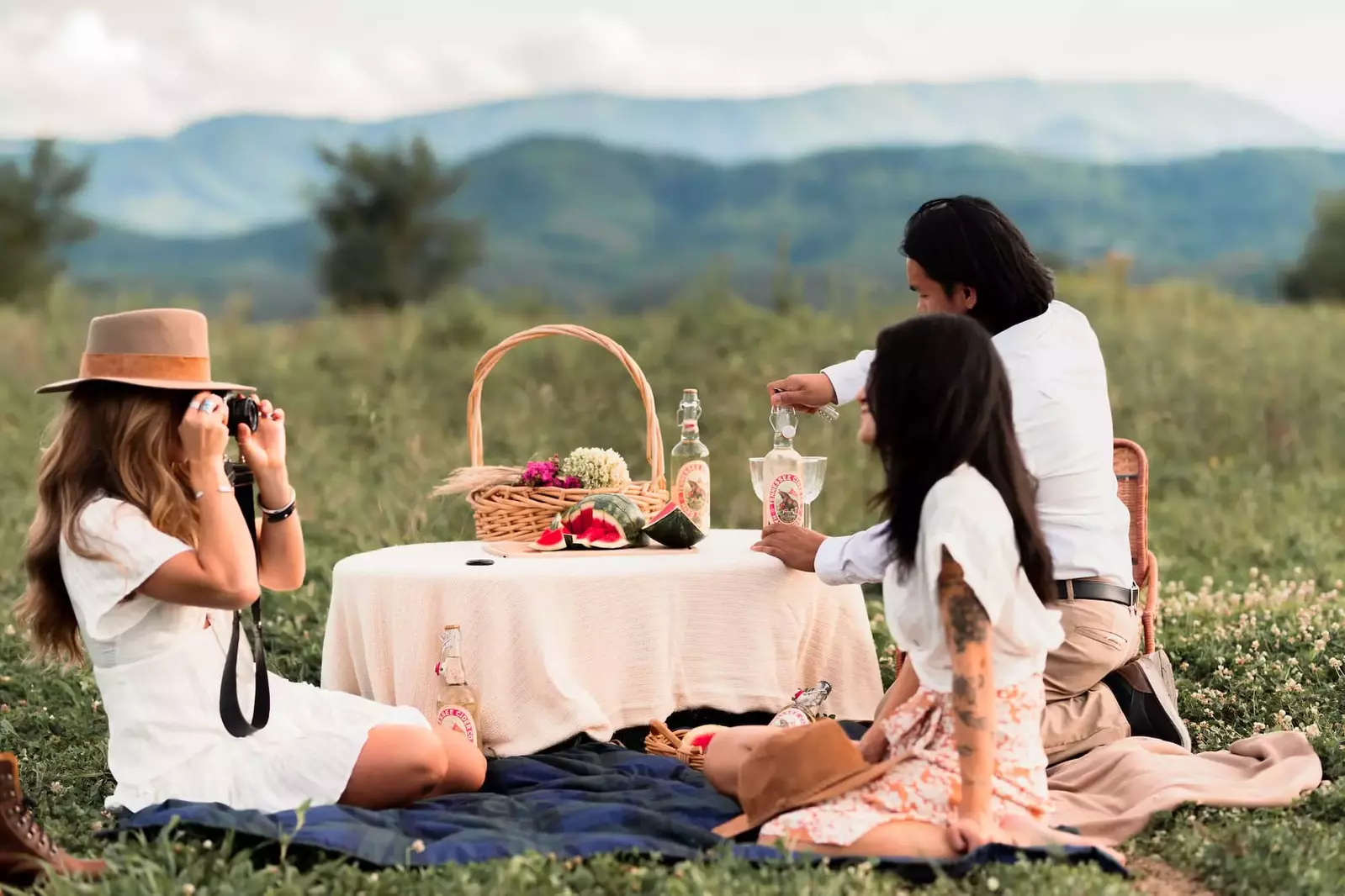 people enjoying Tennessee cider company cider on a picnic 