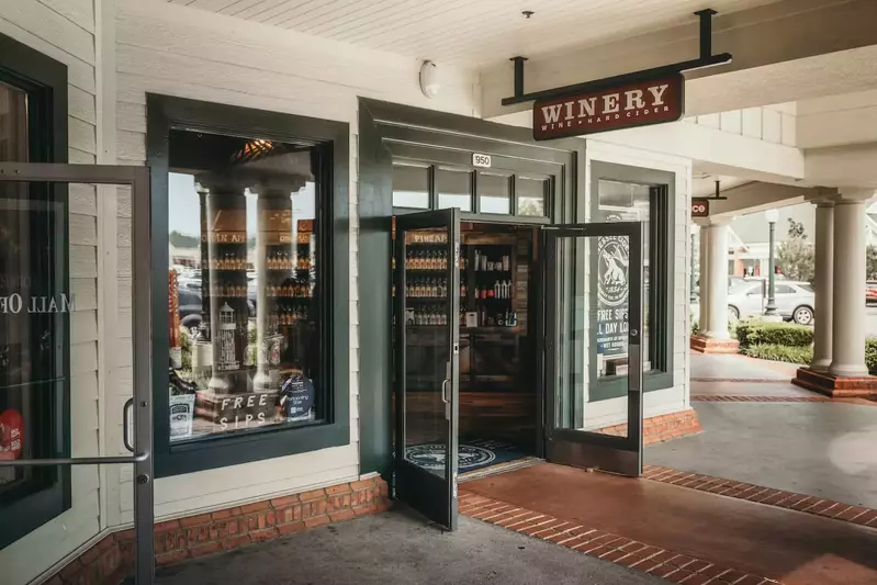 The front door of Tennessee Homemade Wines and Tennessee Cider Company at the Tanger Outlet Mall in Sevierville, TN