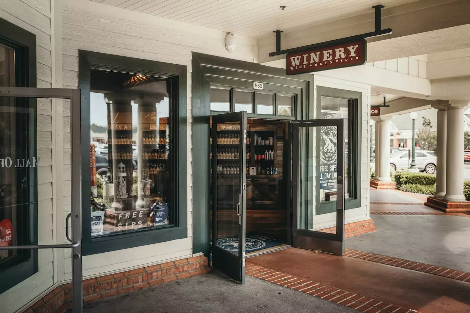 The front door of Tennessee Homemade Wines and Tennessee Cider Company at the Tanger Outlet Mall in Sevierville, TN